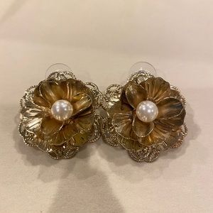 3D flower and pearl earrings